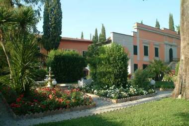 The garden and the villa