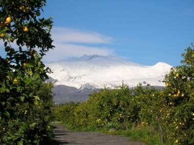 La campagna con l'Etna sullo sfondo