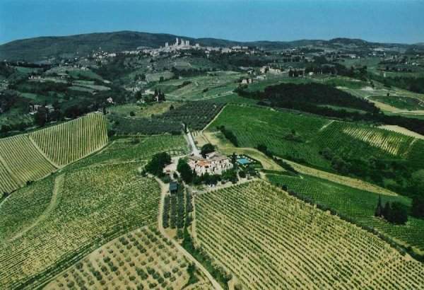 Vista aerea con sullo sfondo San Gimignano