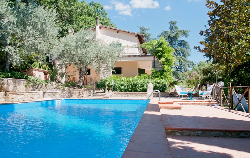 The swimming pool and the house